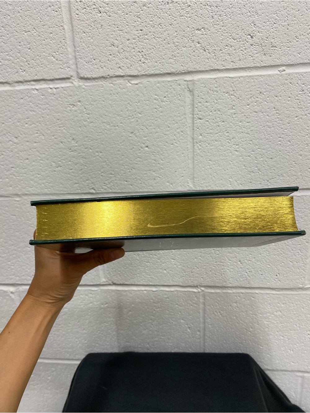 Charles Dickens Oliver Twist Collectible Green Hardcover | Gilt Edges - Picture 6 of 10